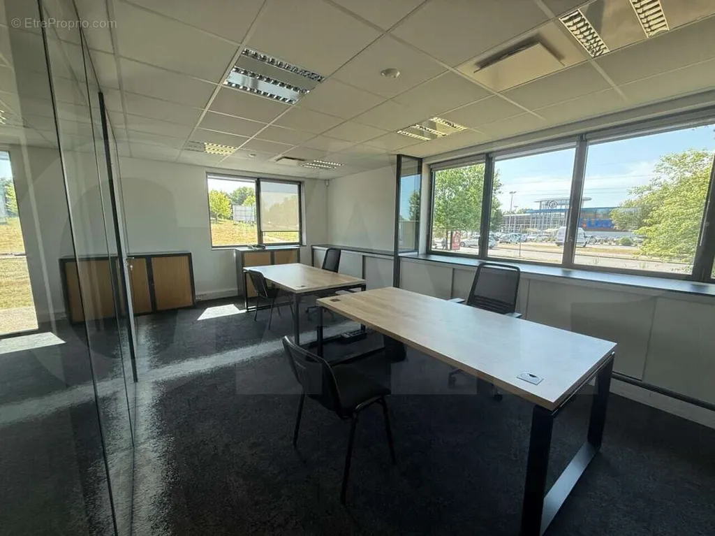 Kabinet - Office Space with Private Parking in Vern-sur-Seiche