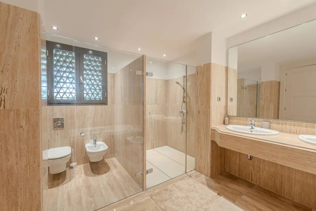 Vannitoad - Luxury Flat with Pool Views in Marbella East