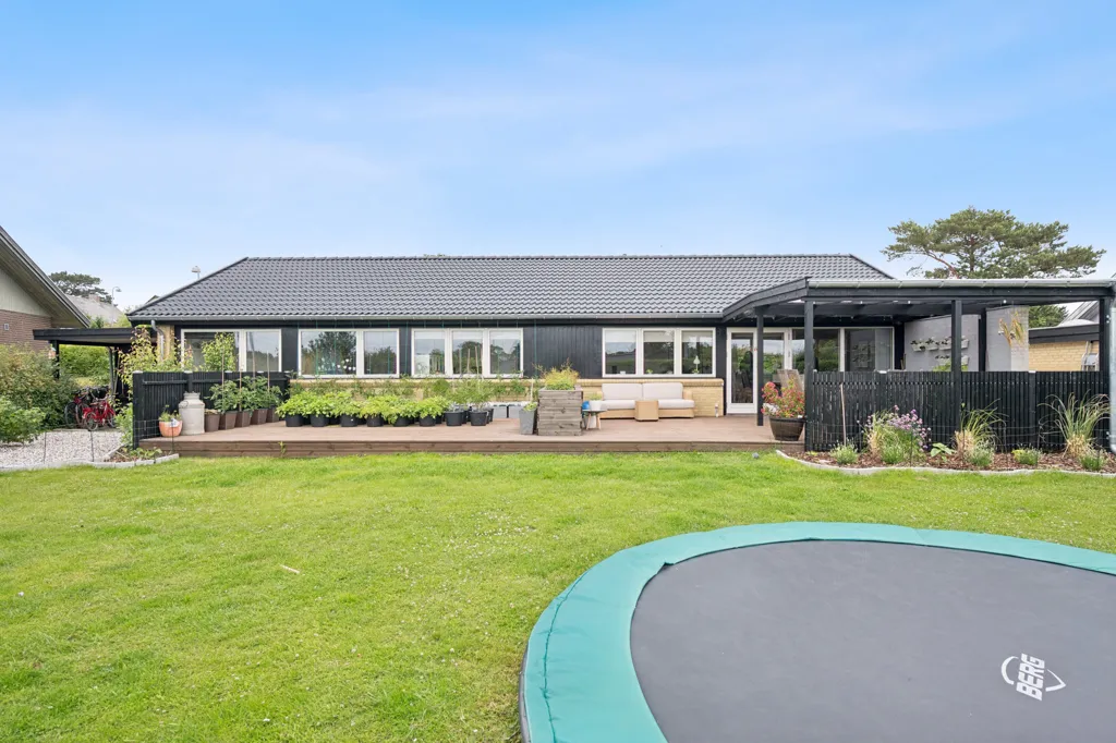 Aed - Villa with Garden in Ålsgårde