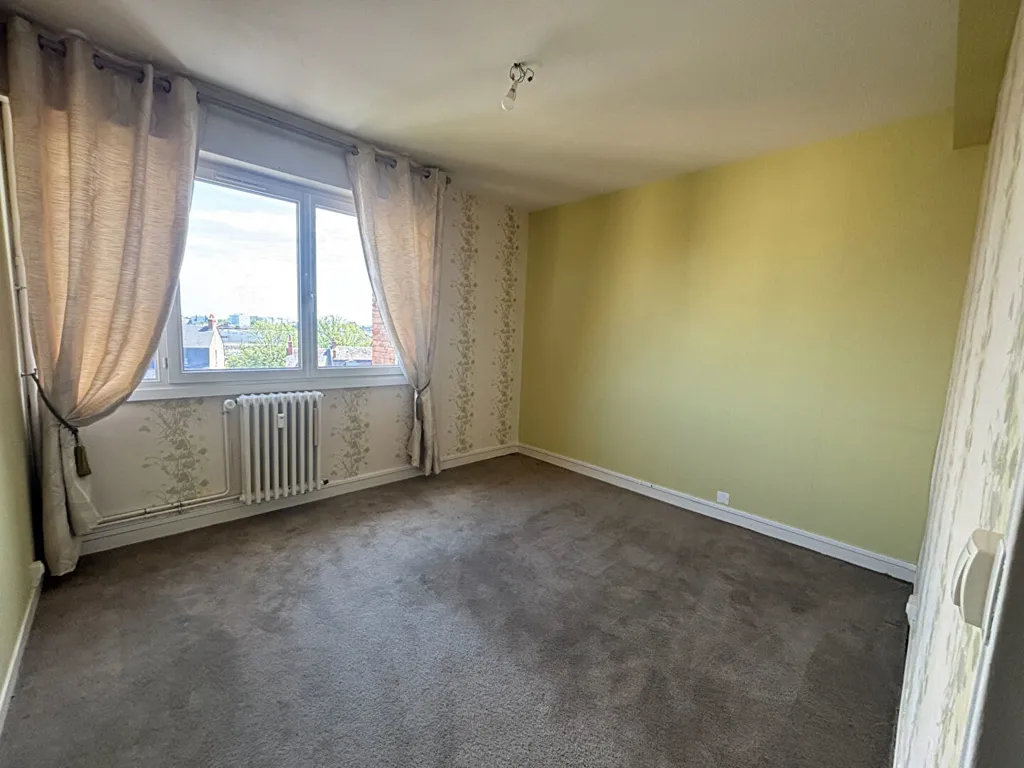 Chambres - Appartement avec Terrasse et Cave à Châteauroux