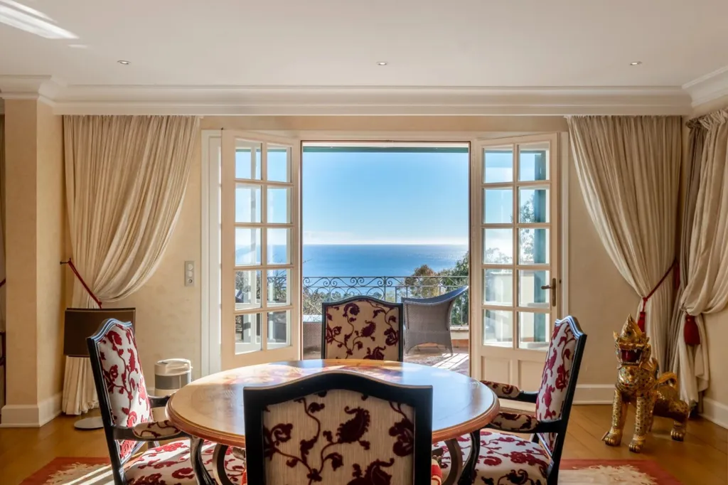 Salle à manger - Villa avec Vue Panoramique sur la Mer à Super Cannes