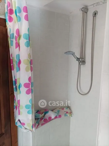 Bathrooms - Rented Duplex with Character in Mompeo