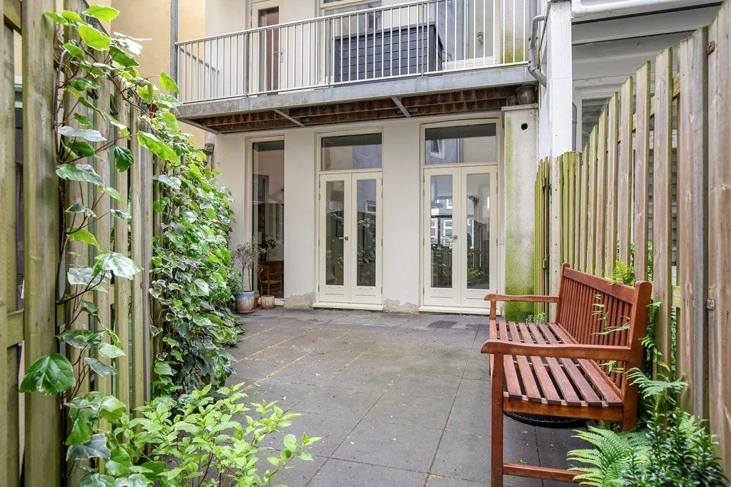 Charming Ground Floor Flat with Garden in Staatsliedenbuurt