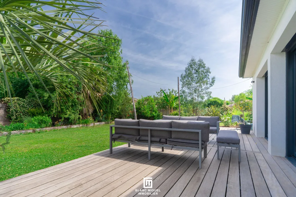 Terrazza - House with Pool near Bordeaux