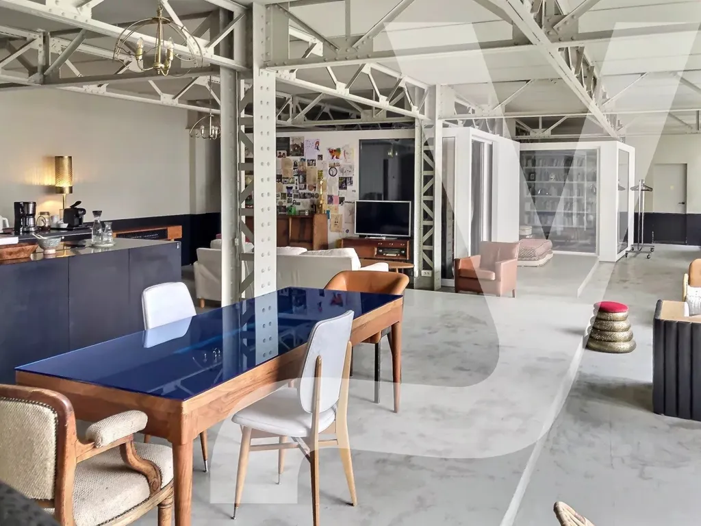 Dining Room - Loft with High Ceilings in Bastille, Paris