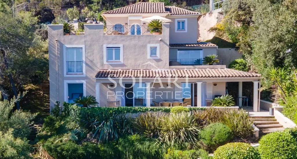 Vue aérienne - Villa de Luxe avec Piscine et Vue Mer à Théoule-sur-Mer