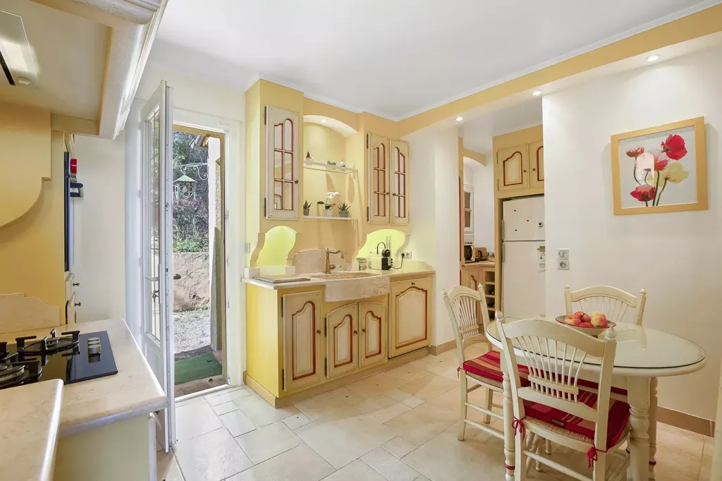 Cuisine - Villa de Charme avec Vue Mer au Rouret