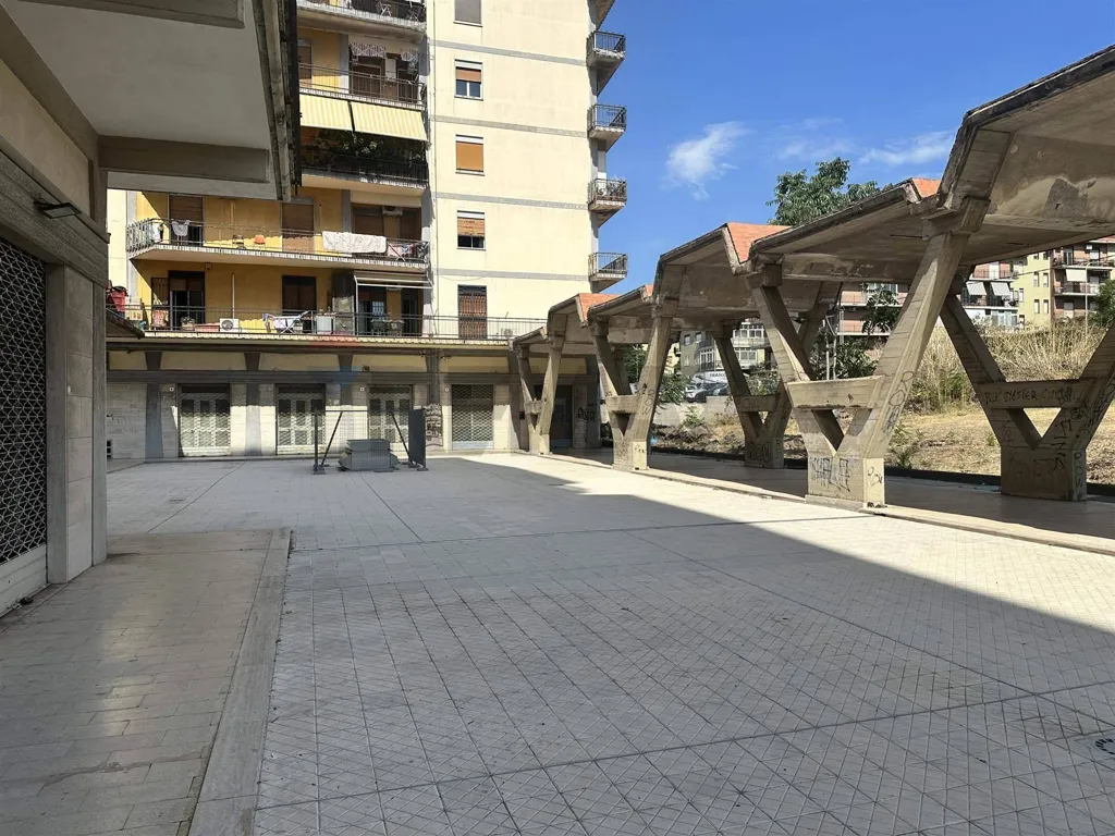 Terrasse - Commercial Space with Terrace in Catania