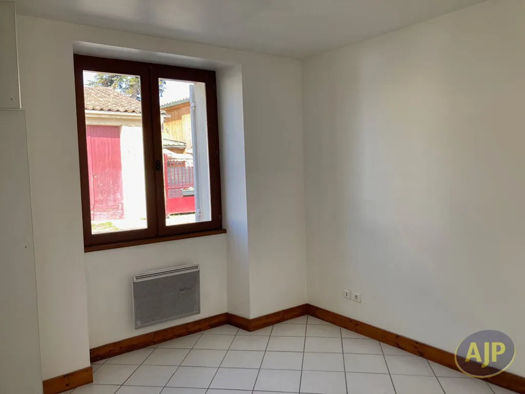 Toad - 3-Room Flat with Parking in Lamarque