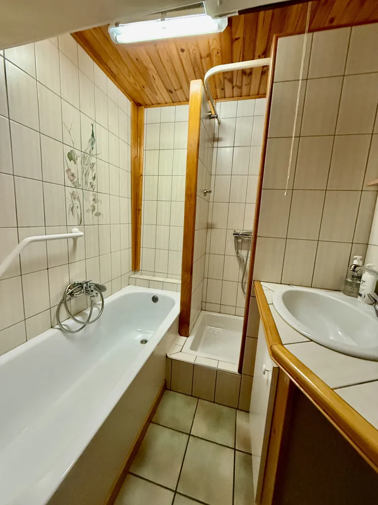 Salles de bain - Maison avec Jardin au Cœur du Village à Hemilly