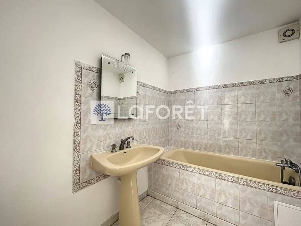 Salles de bain - Appartement Lumineux à Thouars