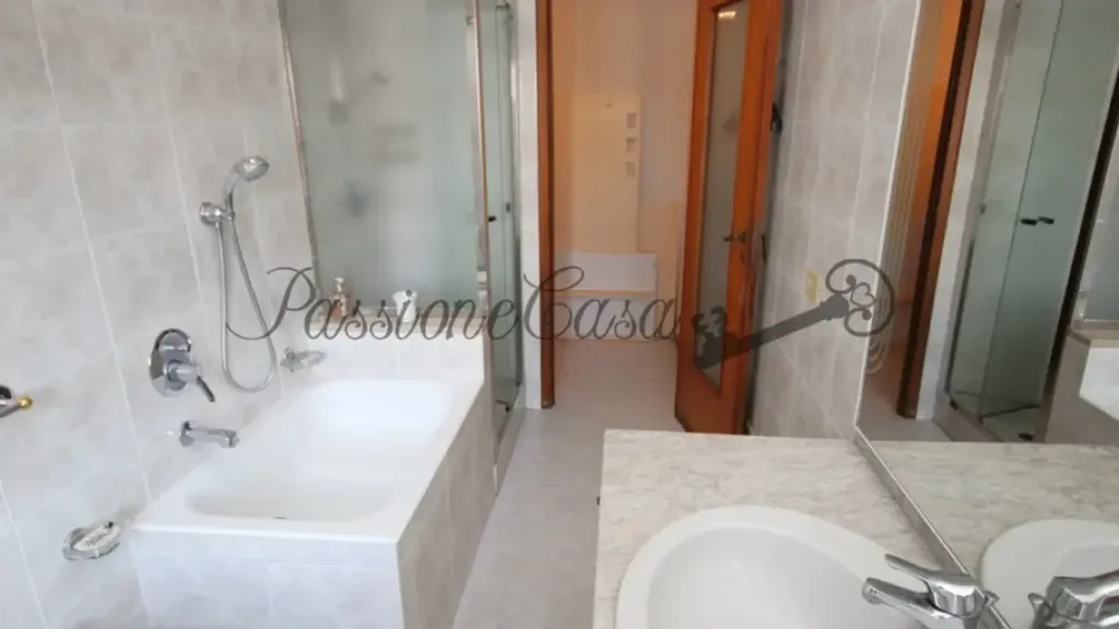 Salles de bain - Bright Apartment with Balcony in Vigevano Centre