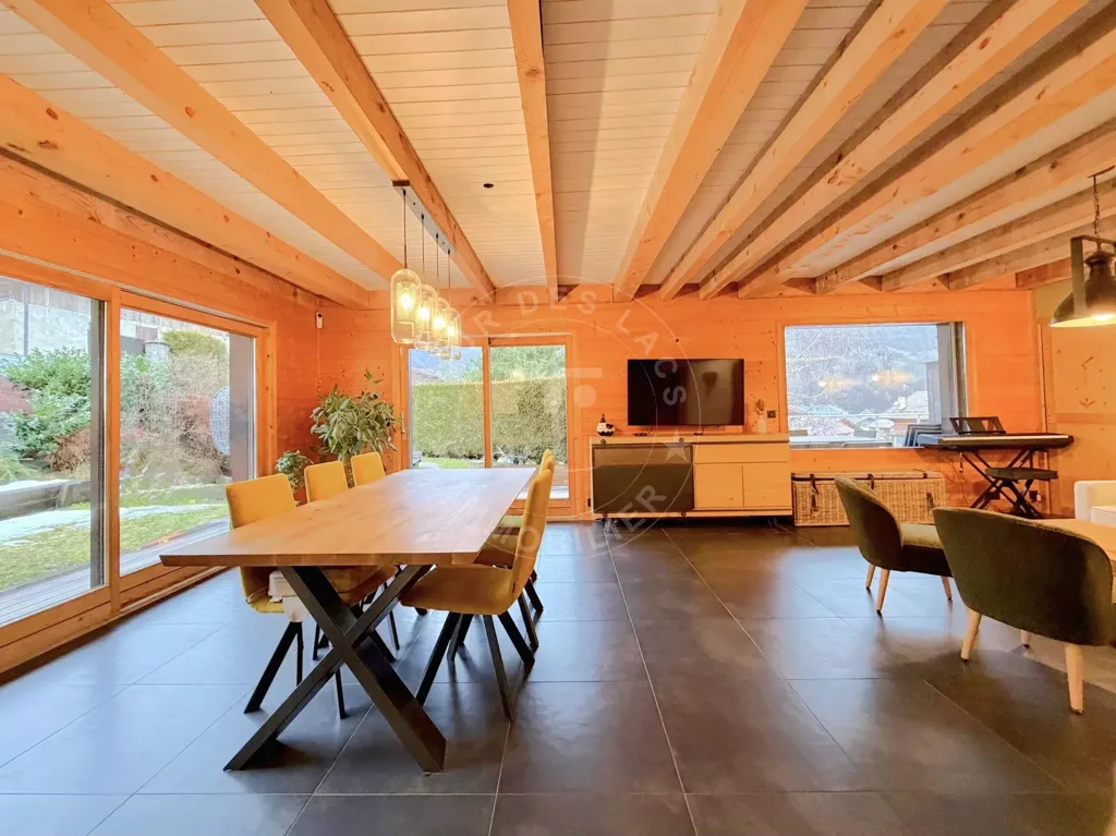 Salle à manger - Chalet Luxueux avec Vue Montagne à Thônes