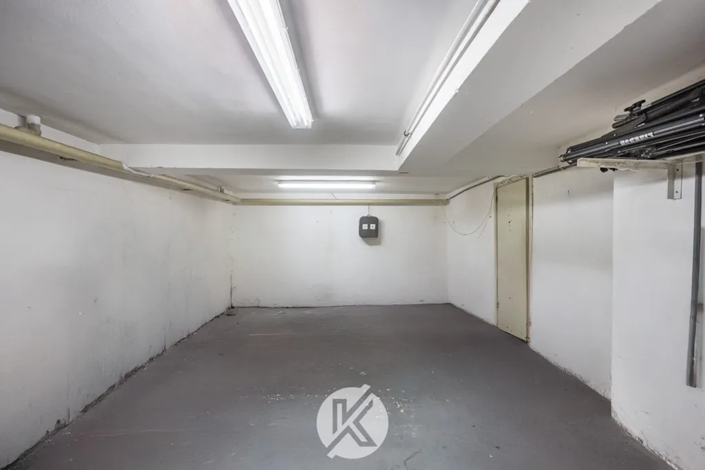 Garaaž - Detached Bungalow with Potential in Lede