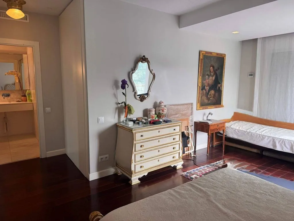 Bedrooms - Luxury Flat with Pool on Arroyofresno Street, Madrid