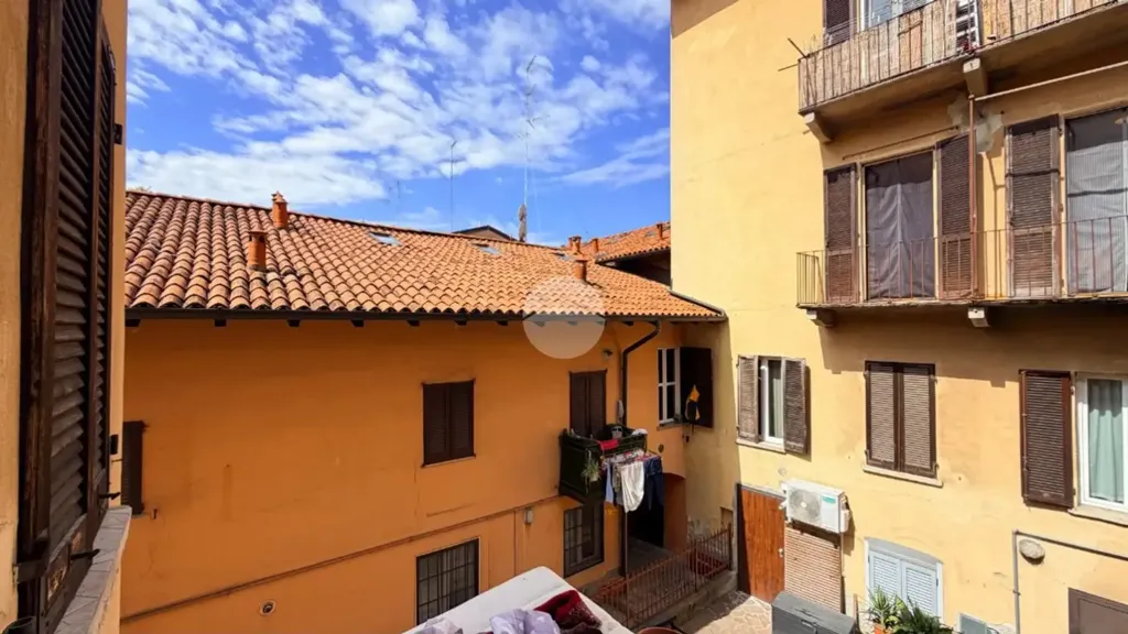Rõdu - Bright 2-Bedroom Flat with Balcony in Milan