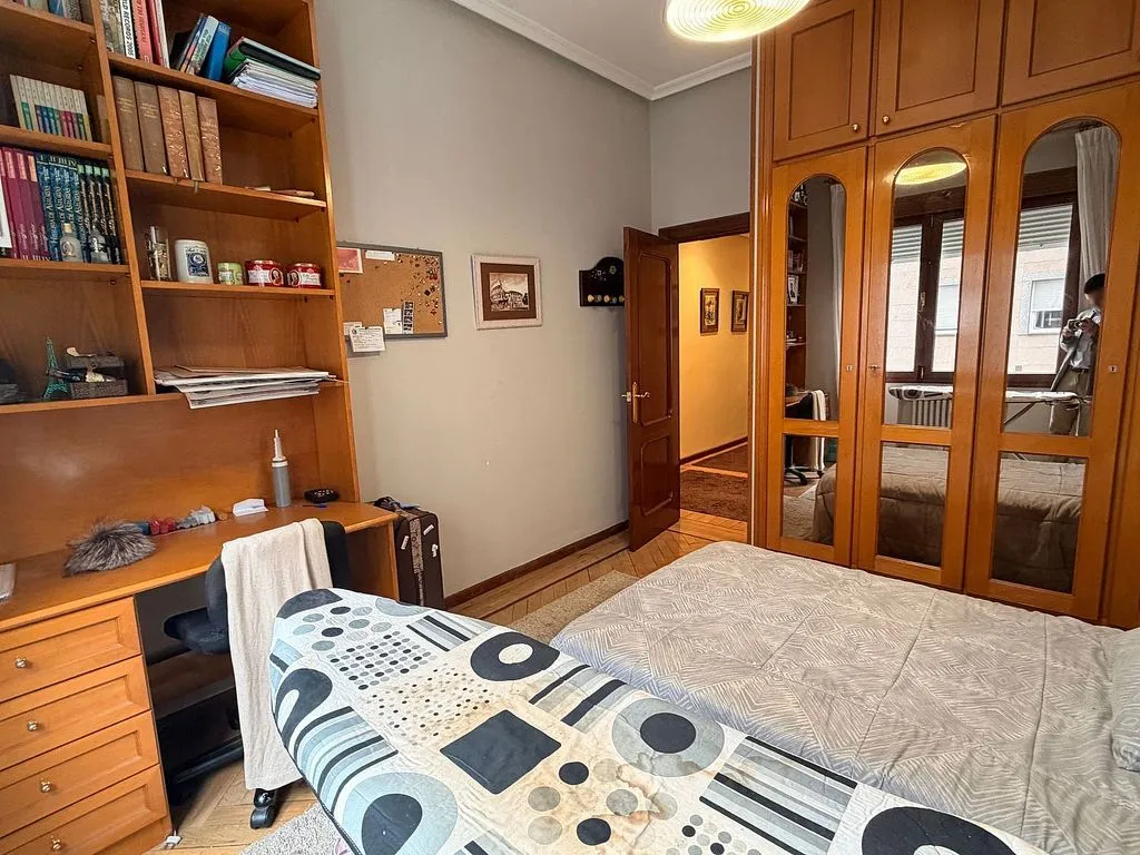 Camere da letto - Spacious Apartment with Dual Entrances in Mieres