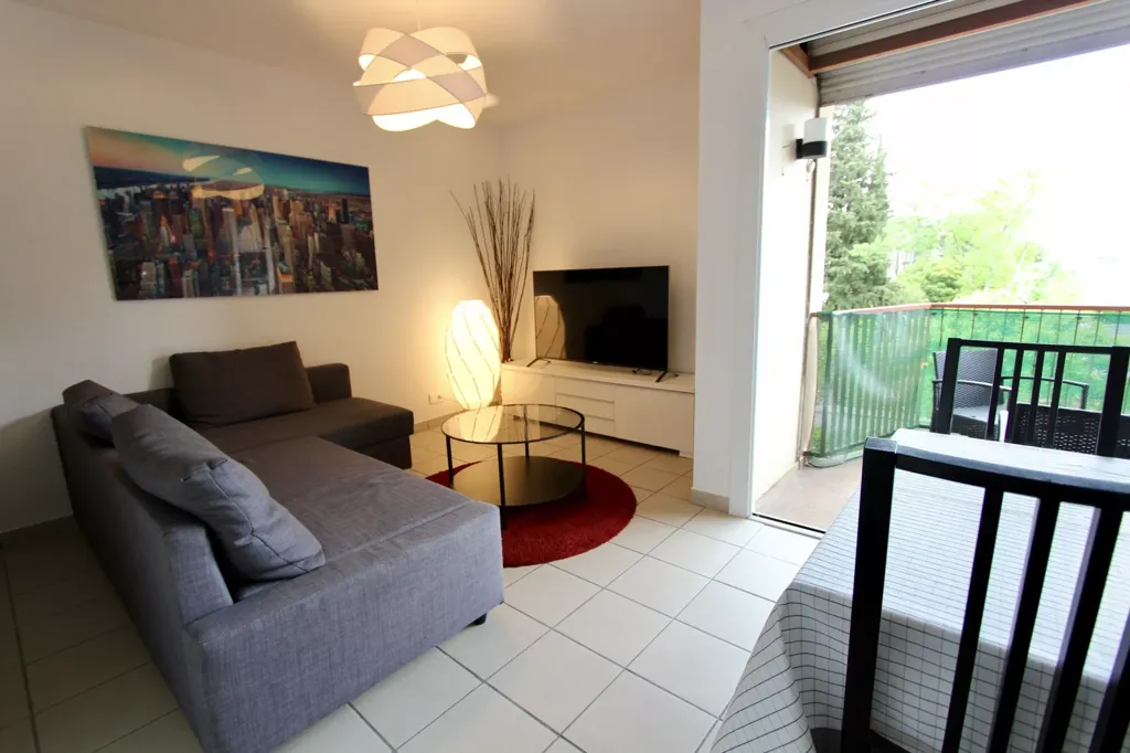 Elutuba - 3-Bed Apartment with Terrace near Montpellier