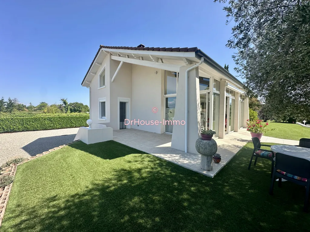 Extérieur - Maison avec Piscine et Jardin à Malissard