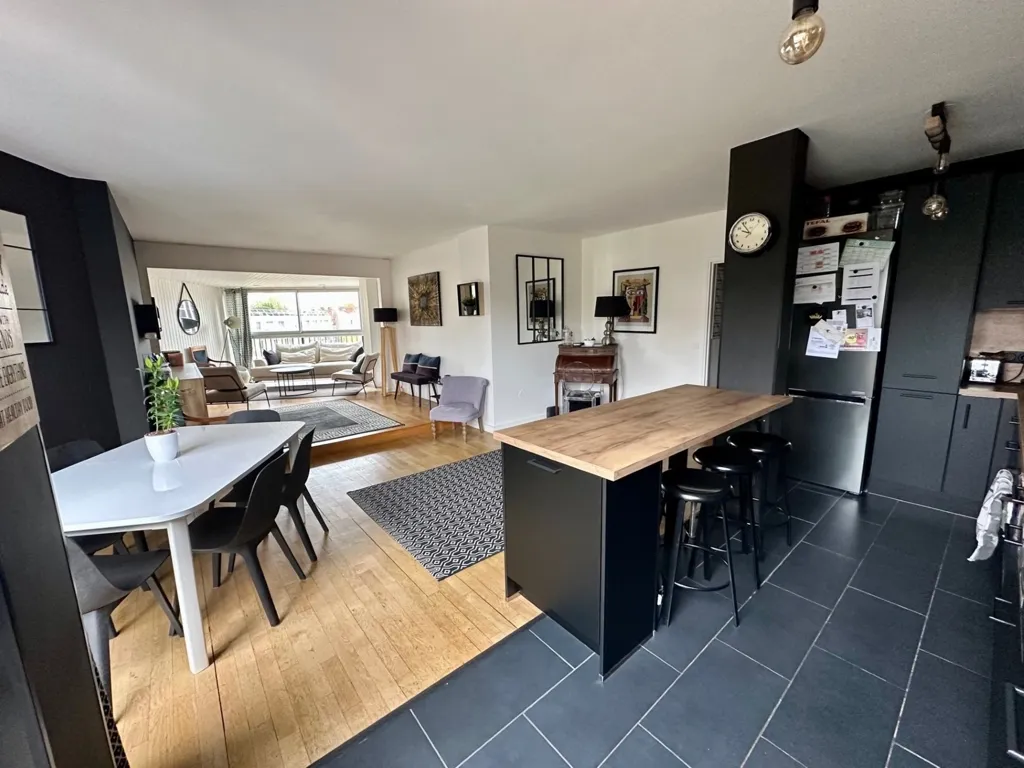 Cuisine - Appartement 6 Pièces avec Vue Dégagée à Parly 2