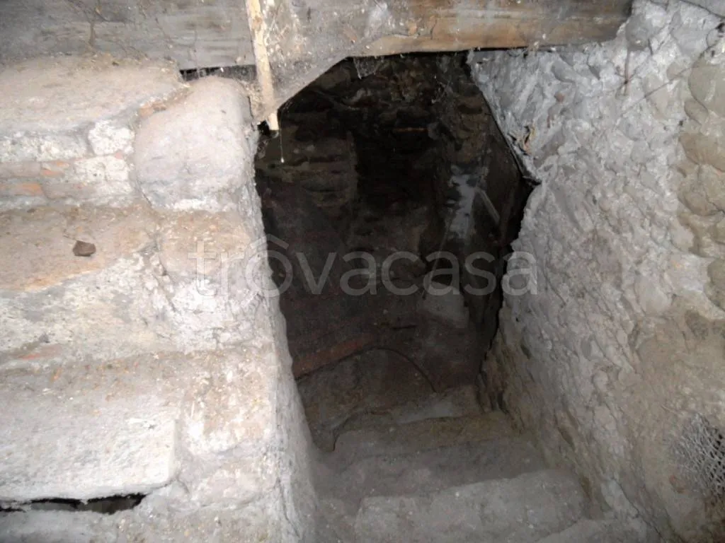 Pièces - Rustic Property with Balcony in Colico