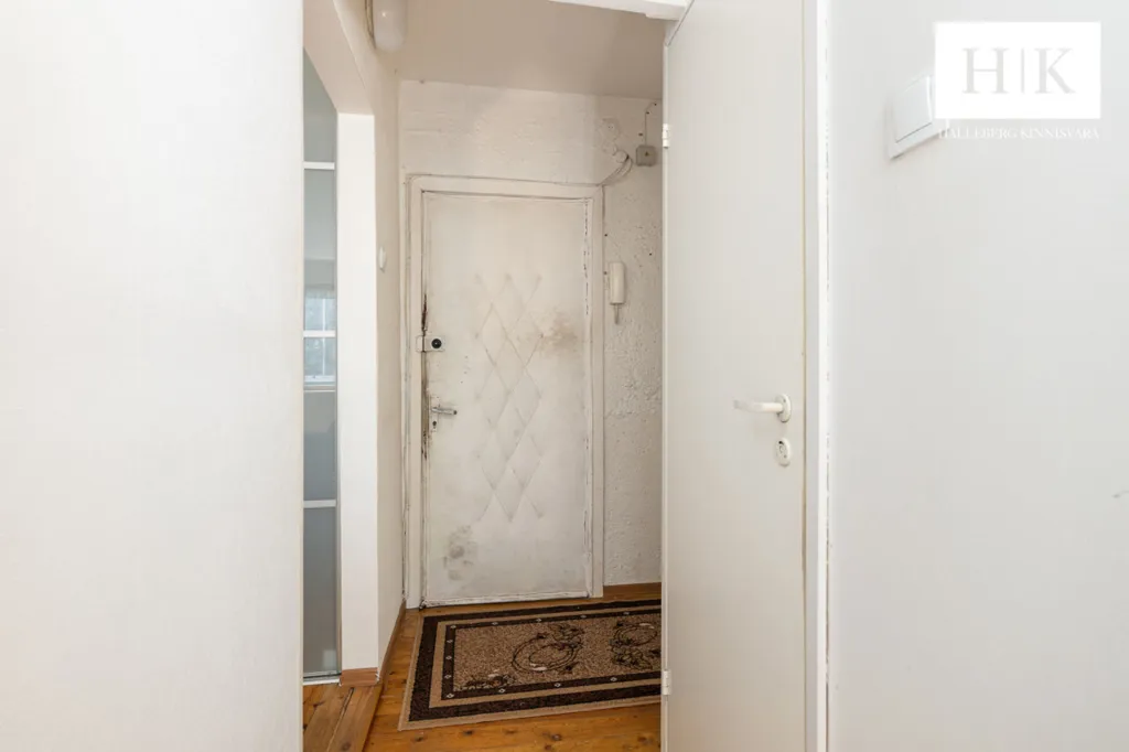 hallway_entrance