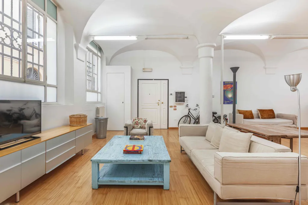 Séjour - Open-Plan Loft with Short-Term Rental in Bologna