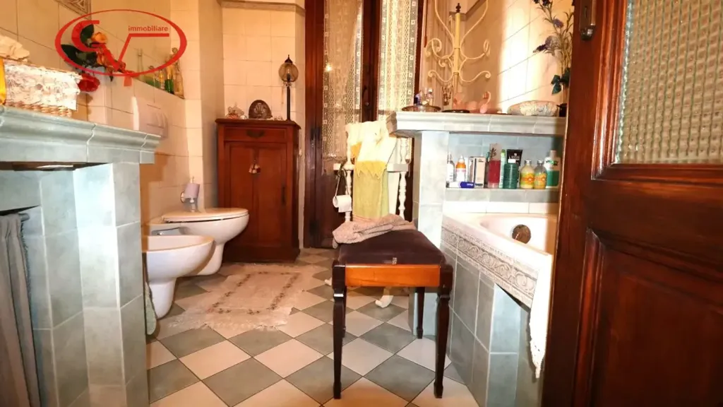 Bathrooms - Terraced Villa with Garden in Montevarchi