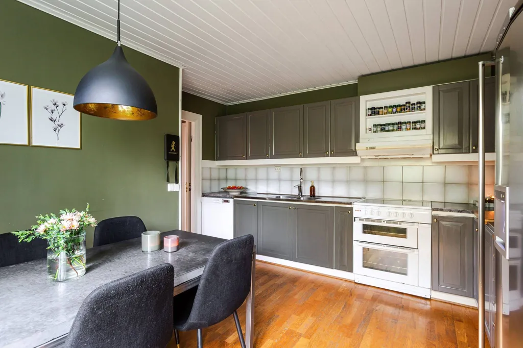 Köök - Charming Red Cottage with Garage in Jönköping