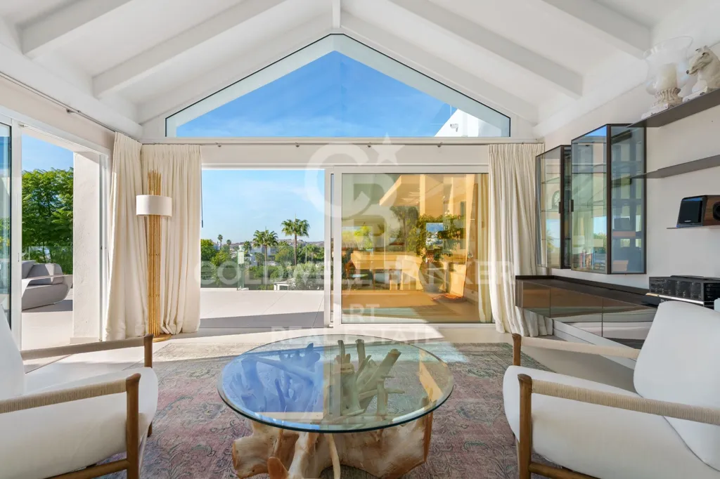Elutuba - Contemporary Mediterranean Villa with Panoramic Views in Benahavís