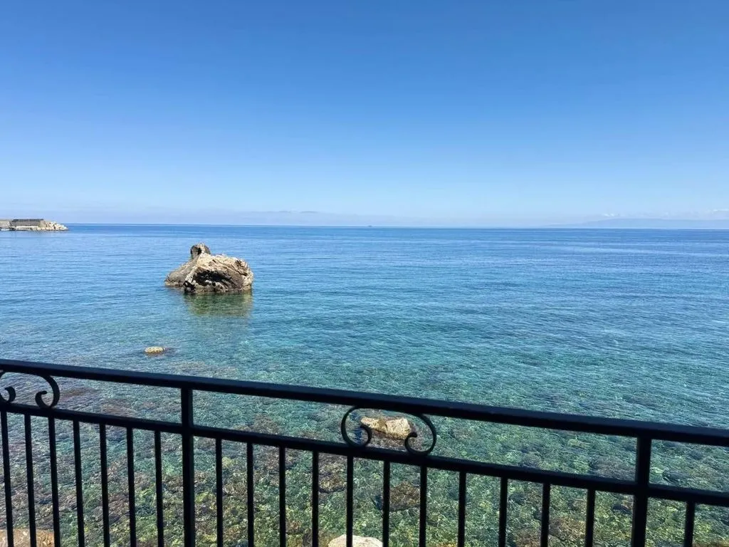 Rõdu - Terraced House with Sea Access in Scilla
