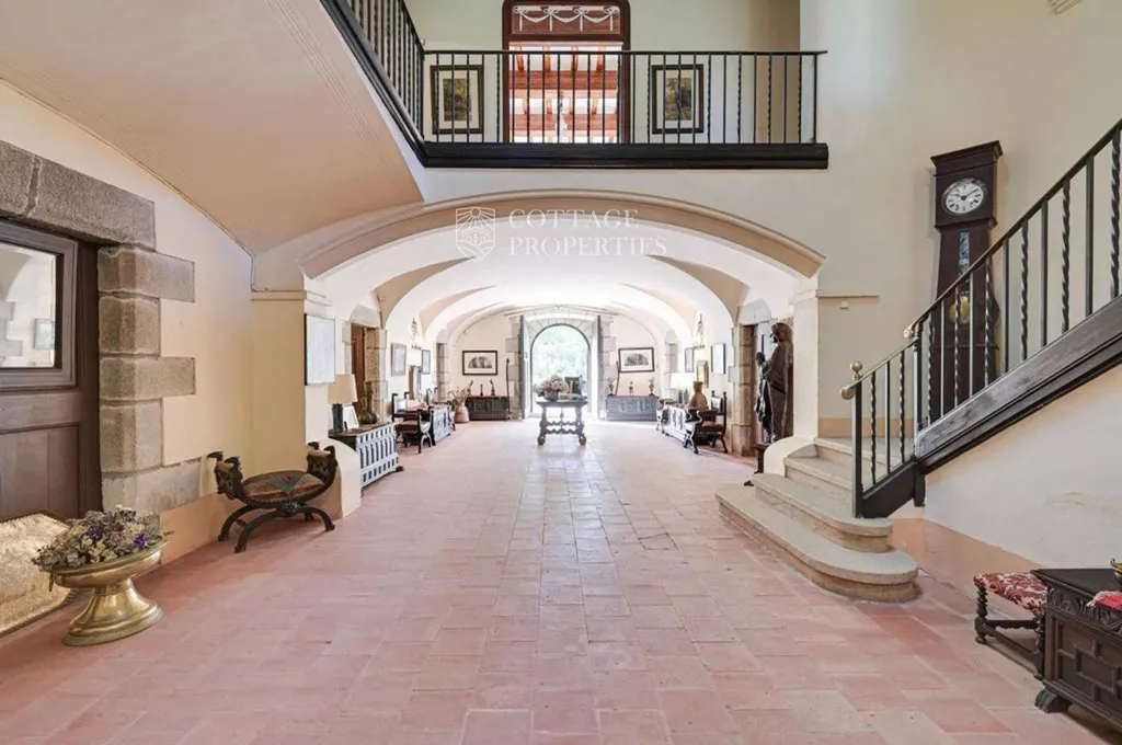 Entrée - Modernist Farmhouse with Pool in Llagostera
