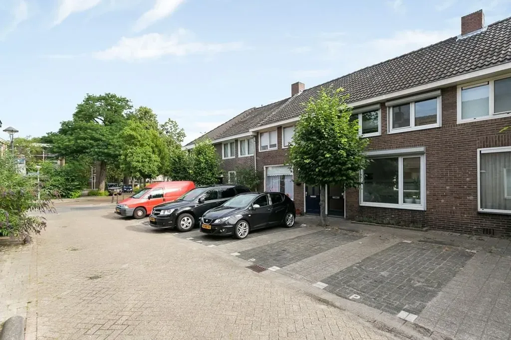 Välivaade - Renovated Pre-War House in Eindhoven