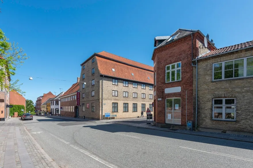 Extérieur - Corner Commercial Flat in Historic Town Centre