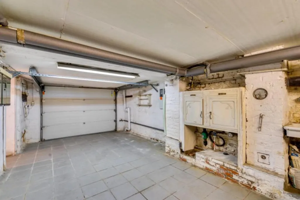 Garage - Maison à rénover avec terrasse à Rixensart
