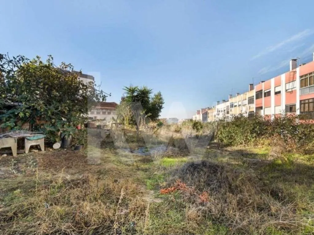 Aed - Urban Land with Development Potential in Seixal