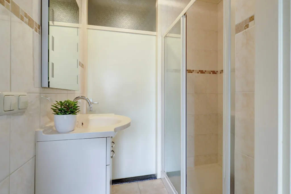 Salles de bain - Spacious Apartment with South-Facing Balcony in Baarlo