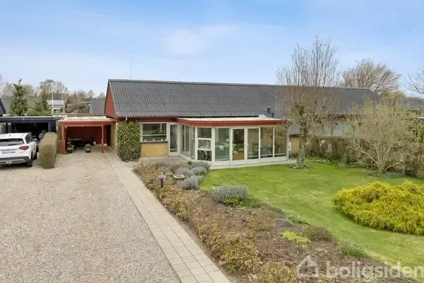 Õhuvaade - Well-Maintained End-Terrace House in Fårevejle