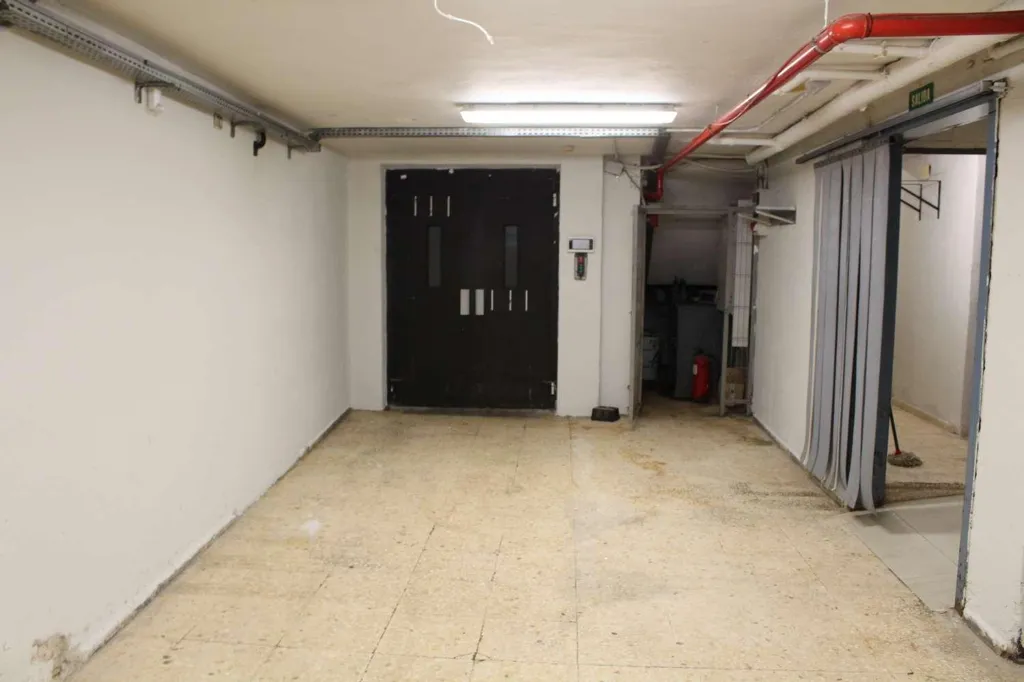 Garaaž - Commercial Space with Parking in Benicasim