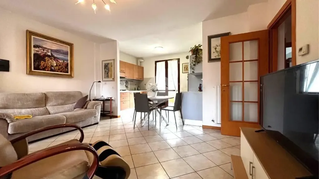 Elutuba - 3-Bedroom Apartment with Balcony in Fano
