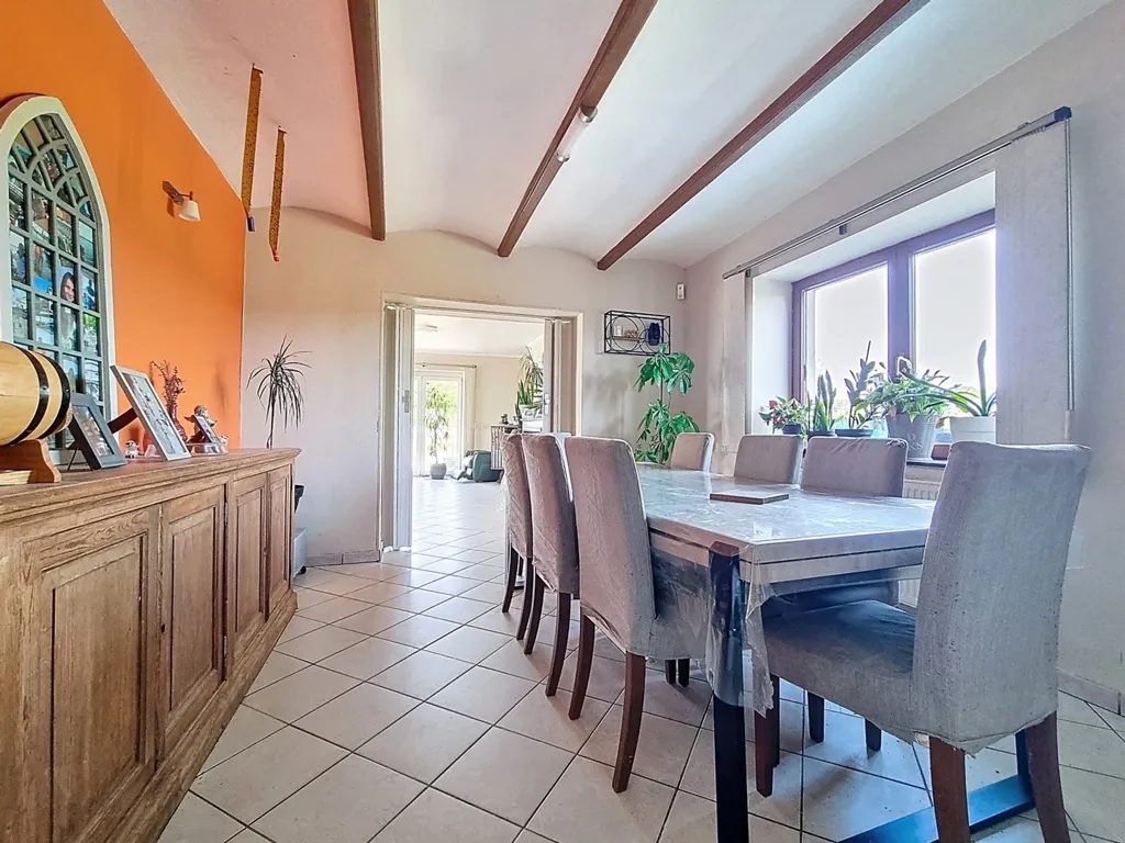 Salle à manger - Maison de Caractère avec Piste pour Chevaux à Lesve