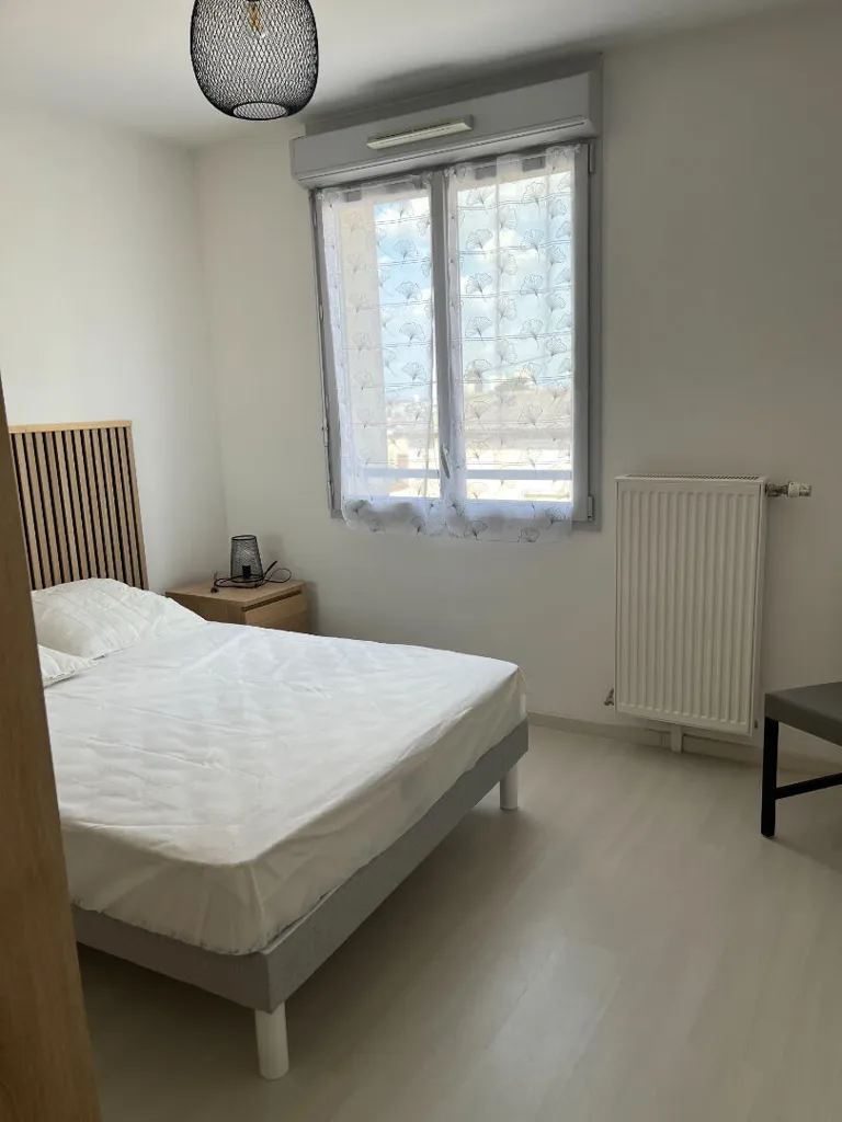 Chambres - Appartement Meublé avec Balcon à Reims