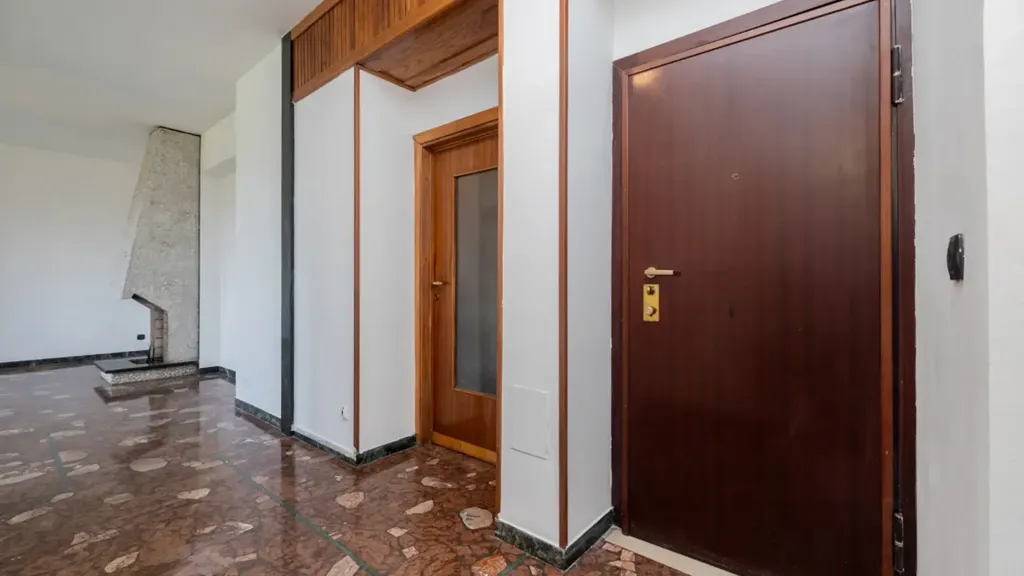 hallway_entrance