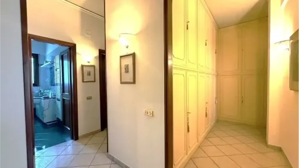 Esik - Apartment with Terrace in Florence