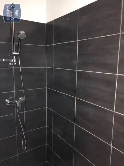 Salles de bain - Maison 3 Pièces avec Jardin à Lavalette