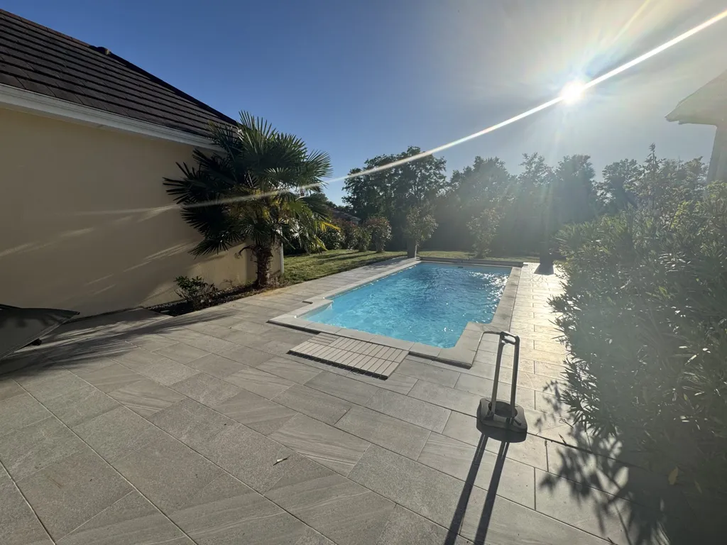 Piscine - Villa de Plain Pied avec Piscine à 10 min de Montluçon