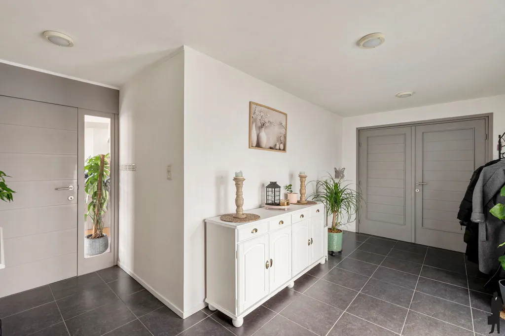 Entrée - Maison Rénovée avec Espace Polyvalent à Mechelen