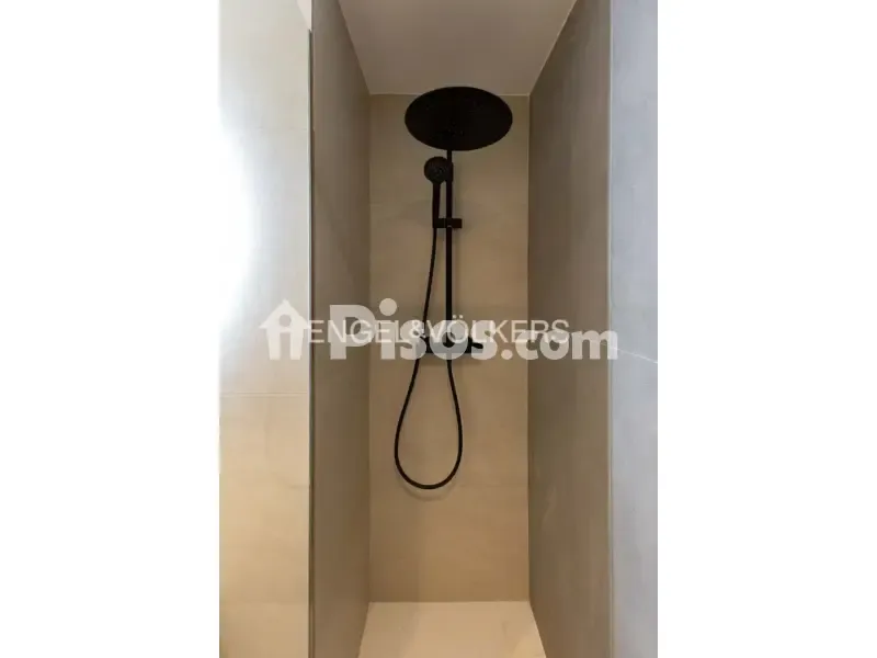 Vannitoad - Furnished Flat with Pool in Fuencarral