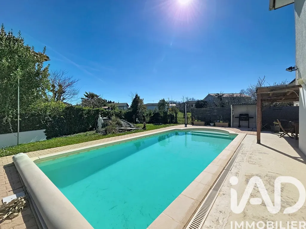 Bassein - Renovated House with Pool in Fleurance