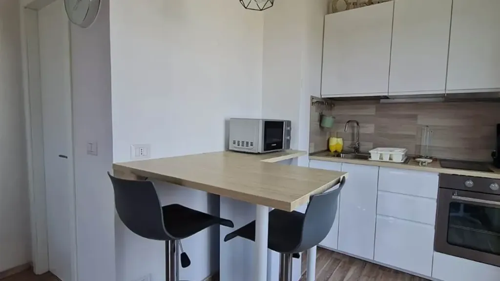 Kitchen - Three-Bedroom Apartment with Balcony in Numana